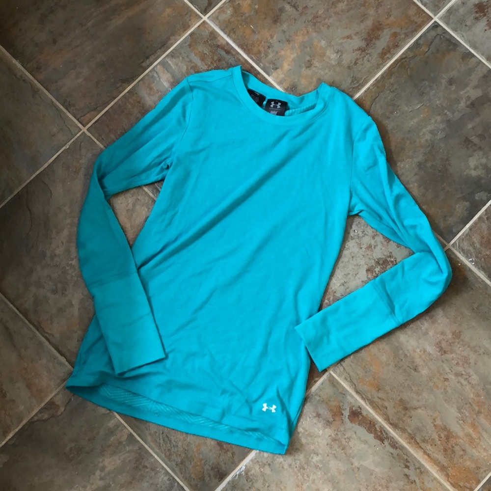 UA size M cold gear aqua top